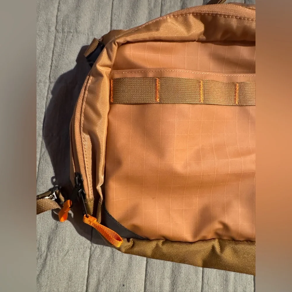 THE NORTH FACE Base Camp Voyager Sling Bag - Picture 8 of 13